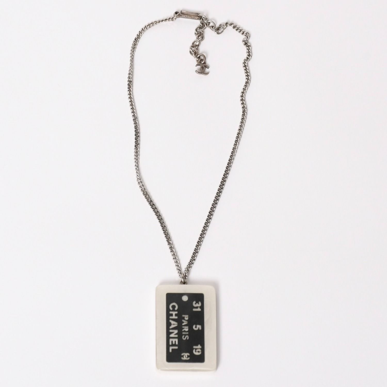 CHANEL シャネル プレートネックレス ネックレス ホワイト×シルバー シルバーチェーン 重量約16.63g 美品 中古 4c074903 35,750円