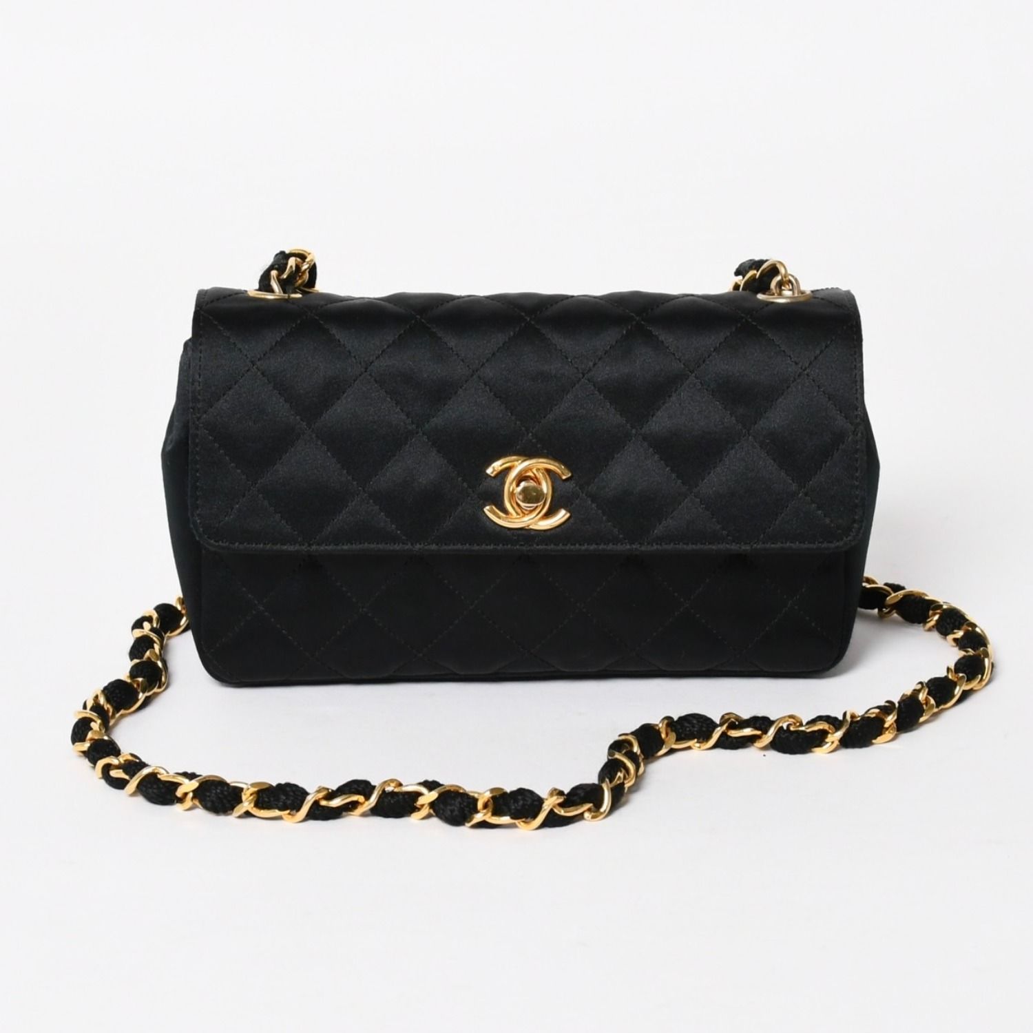 極美品 CHANEL シャネル ミニマトラッセ18 Sフラップ Sチェーンショルダーバッグ 0番台 ココマーク サテン ブラック 中古 4b01251