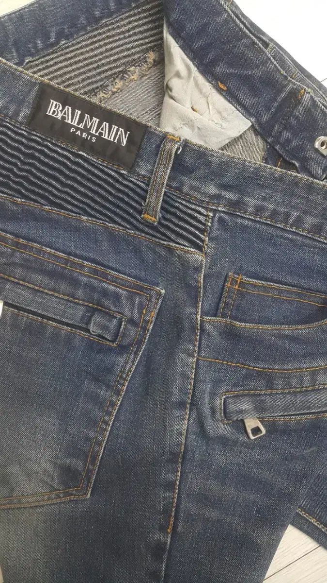 バルマン (BALMAIN) (ストレッチ加工) イタリア製ジーン (JEAN) 30 31