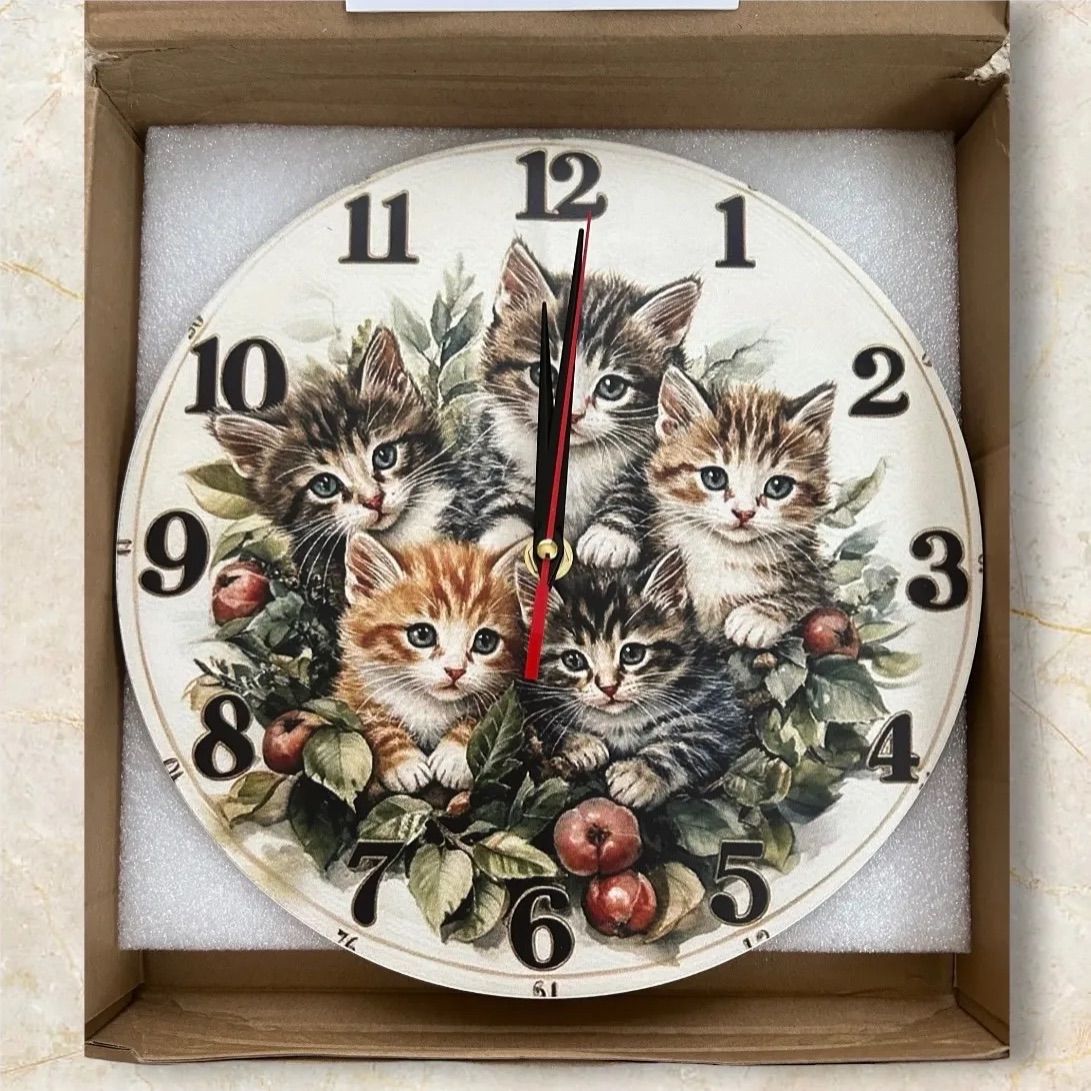 新品 木製壁掛け時計 猫時計 静音 電池付き 直径25cm ナチュラル 木製