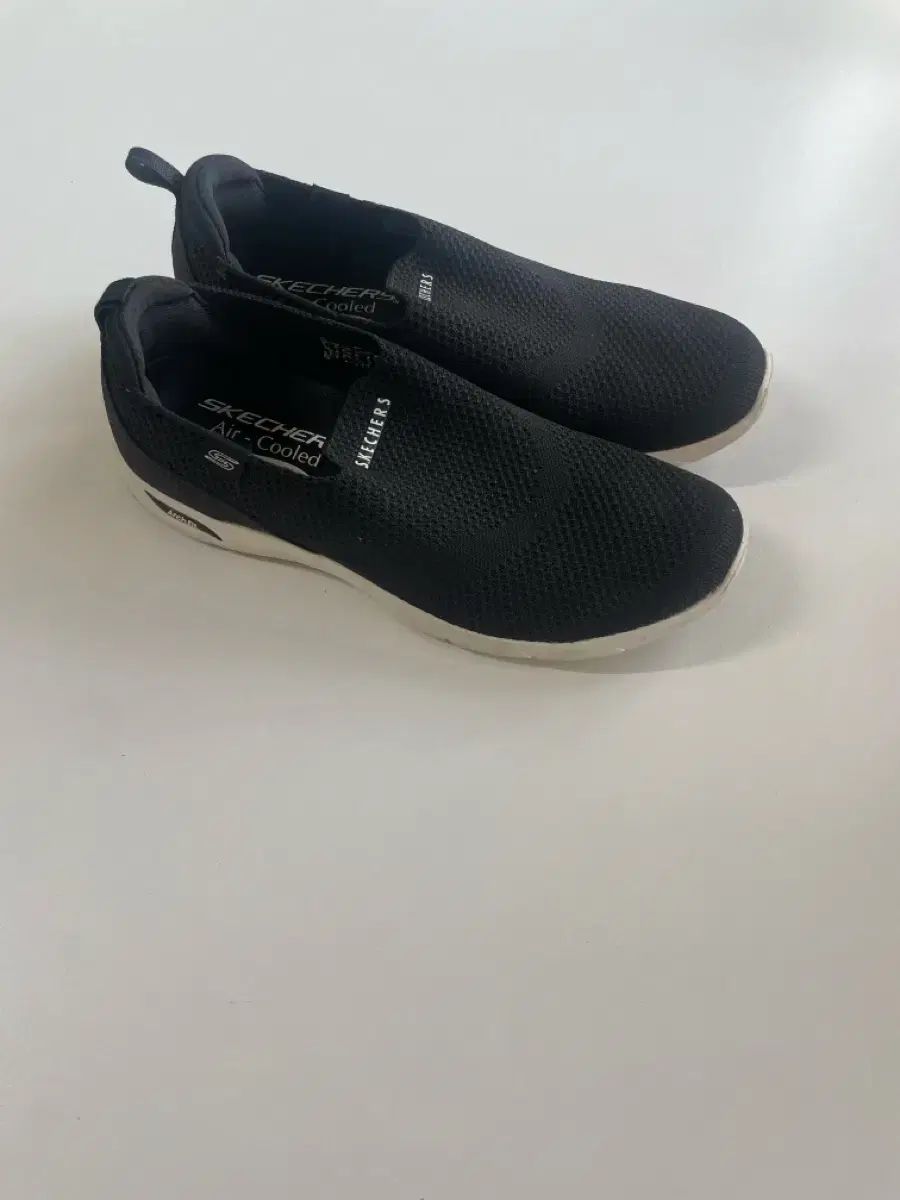 230 SKECHERS スケッチャーズ 超軽量スリッポン 230サイズ