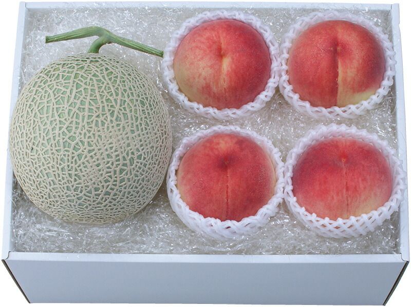 夏の贈り物お中元 北海道産赤肉メロン＆山梨県産の桃 北海道産赤肉メロン（1.3kg）×1、山梨県産桃（220g）×4