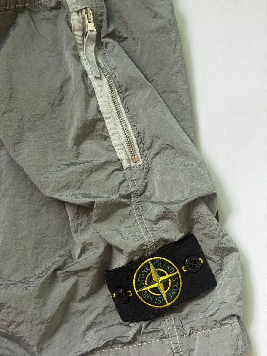 STONE ISLAND ストーンアイランド ナイロン メタル ハーフパンツ 32