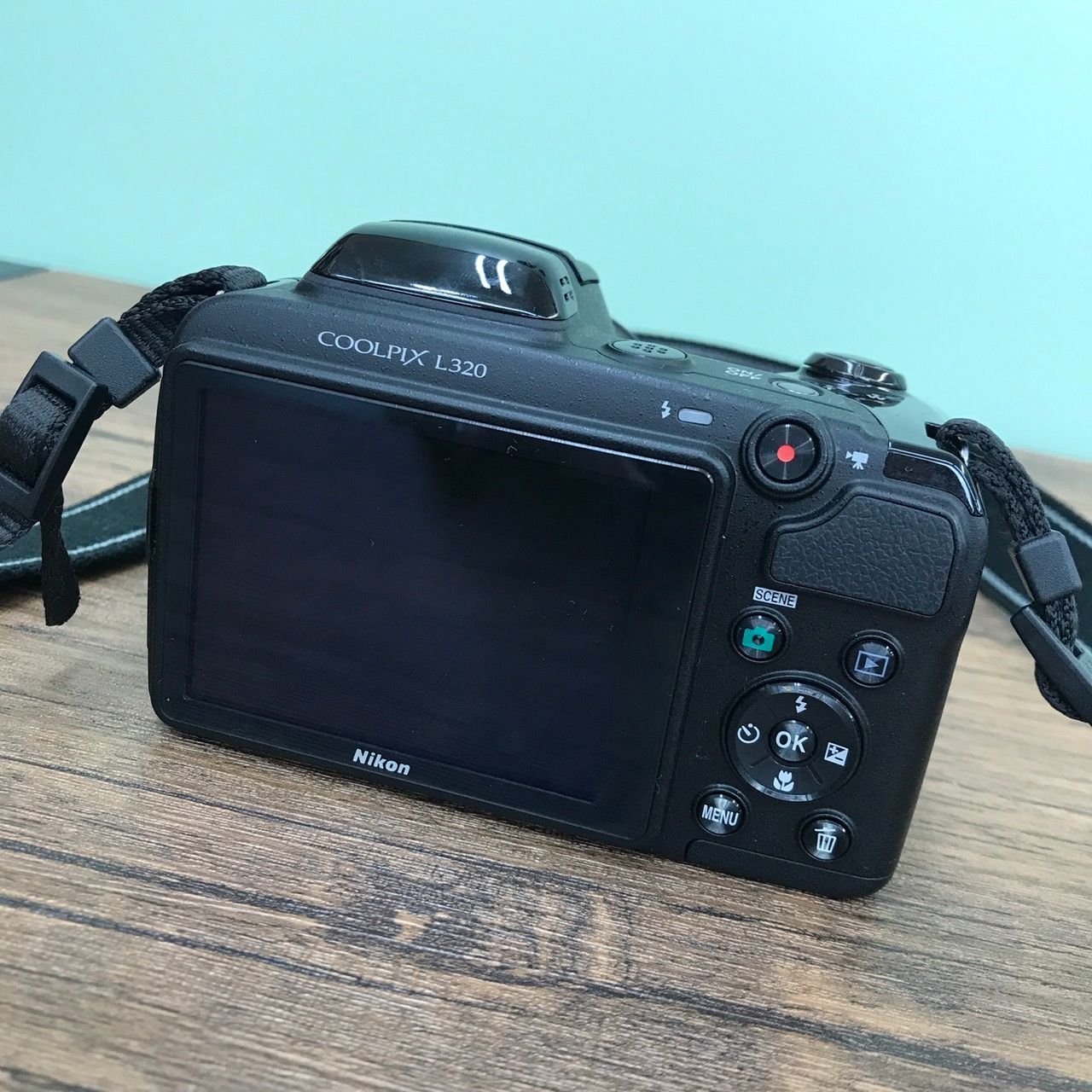 Nikon ニコン COOLPIX L320 クールピクス デジタルカメラ デジカメ