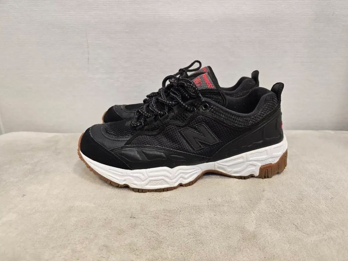 ほぼ新品) New Balance 801 オールテレイン ブラック スニーカー 270 275