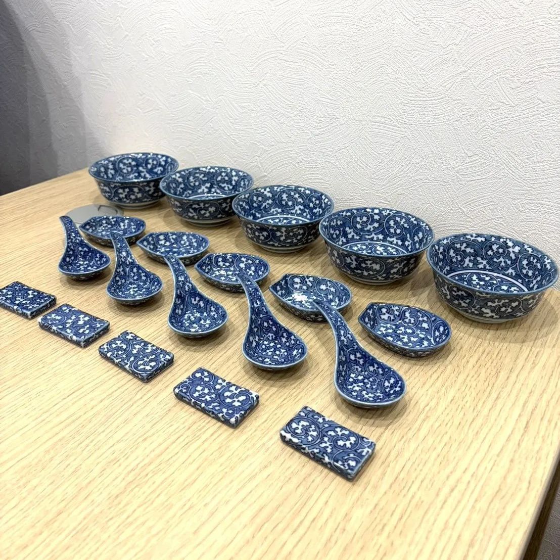 源右衛門 染付唐草濃 湯呑 レンゲ 箸置きセット