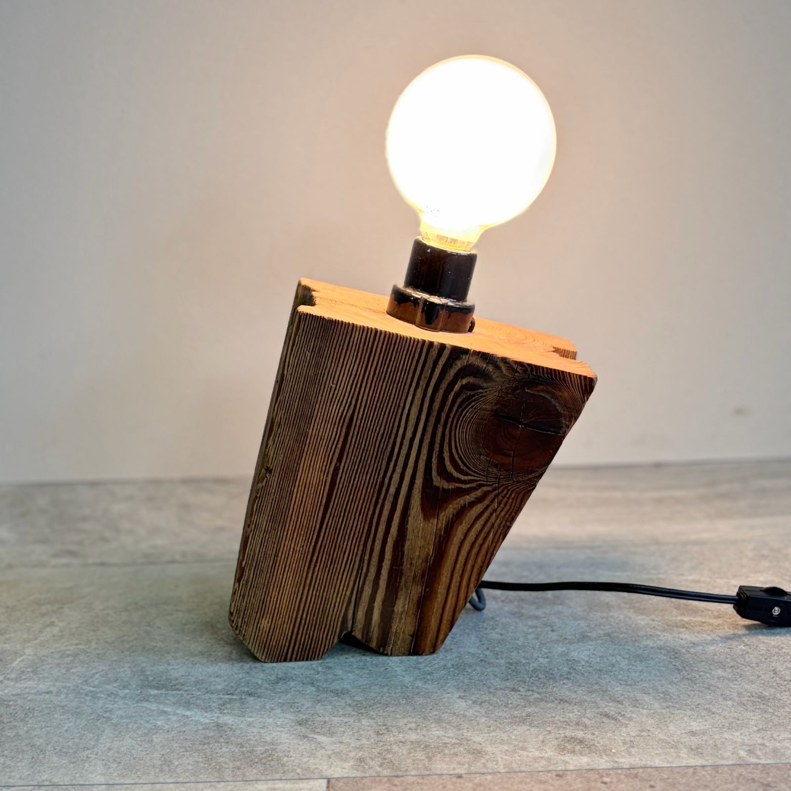 【新品】木肌を照らすデスクランプ【職人のハンドメイド】