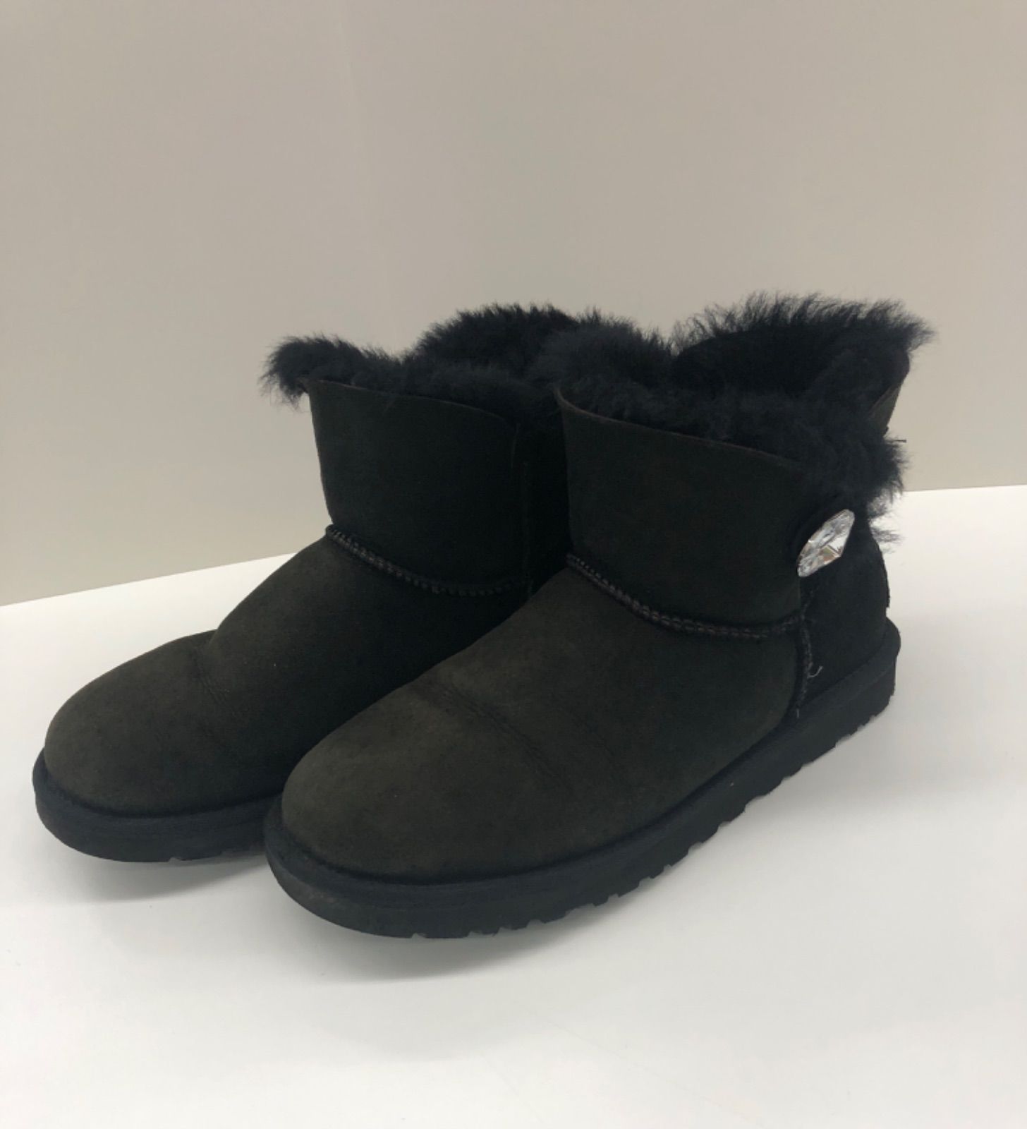 中古品・現状品】UGG スワロフスキー ムートンブーツ ショートブーツ
