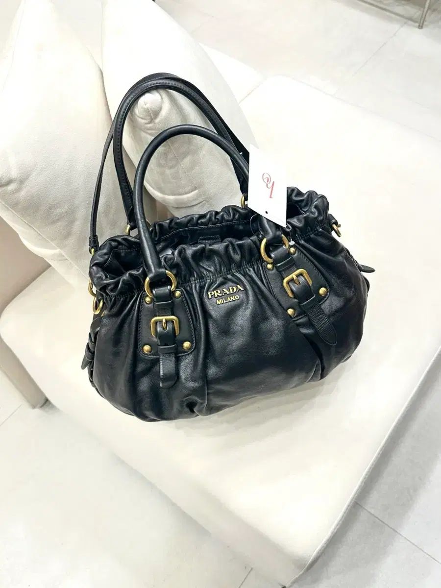 プラダ カーフスキン シャーリング ショルダーバッグ (正規品)