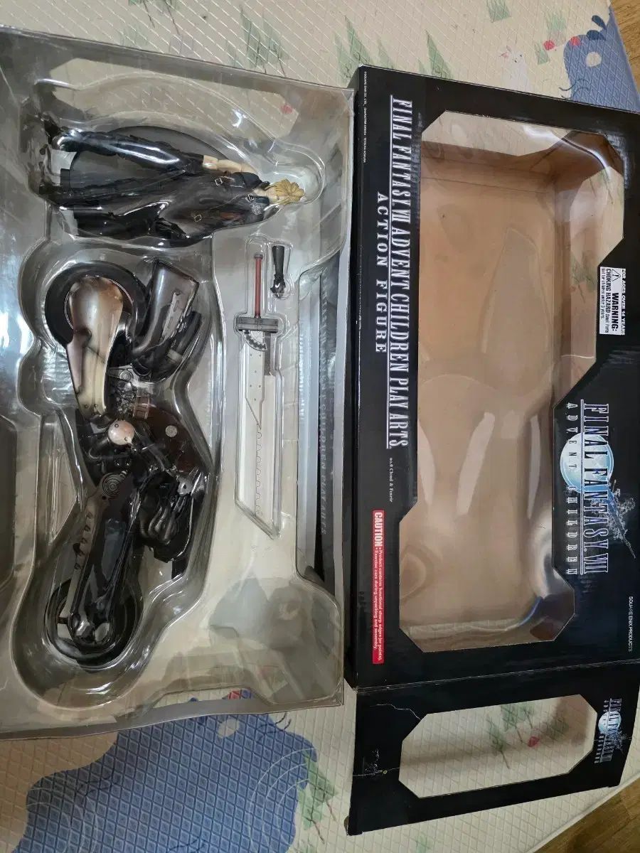 ファイナルファンタジー VII アドベントチルドレン PLAY ARTS クラウド＆バイク 出品