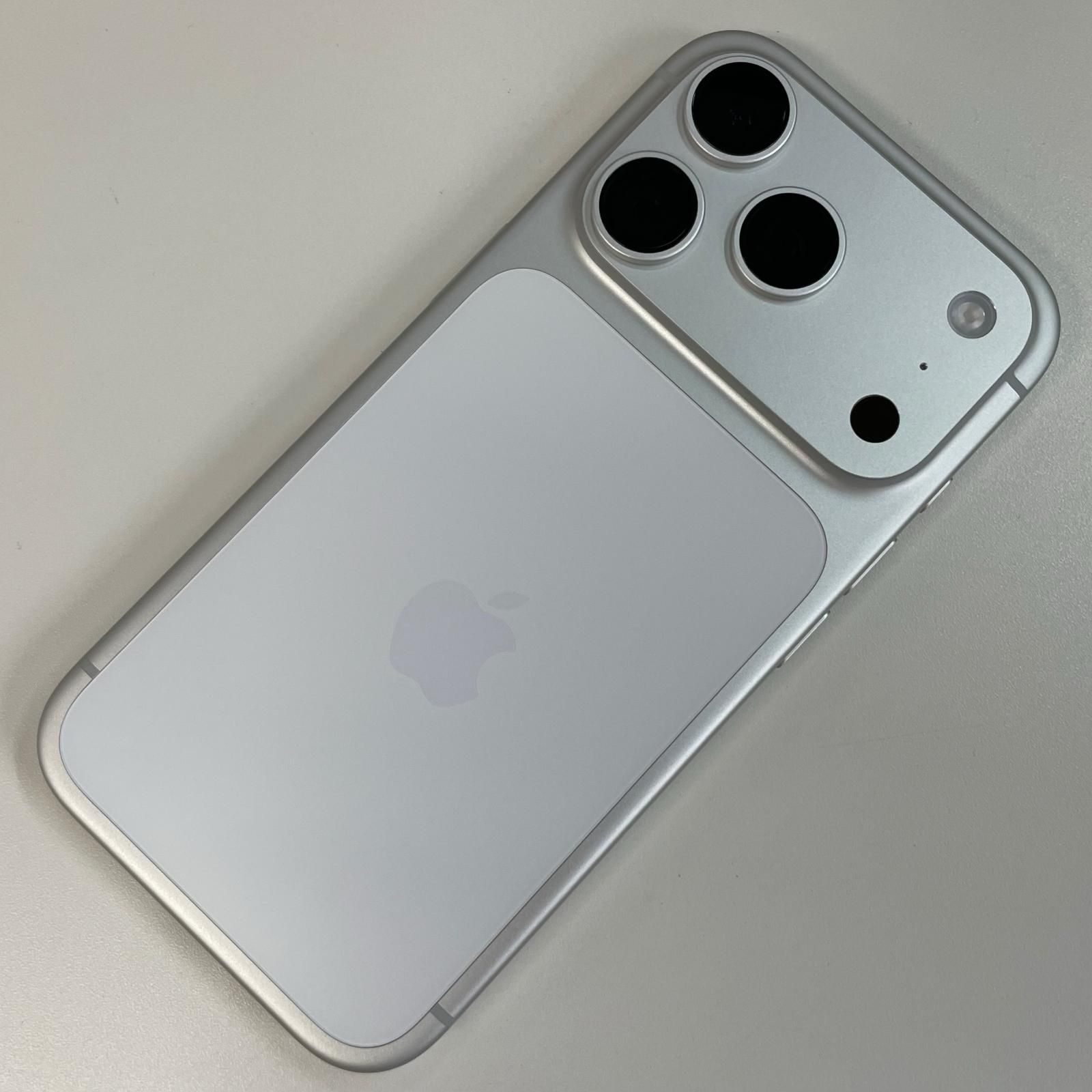 美品】iPhone 17 Pro 256GB シルバー SIMフリー - メルカリ