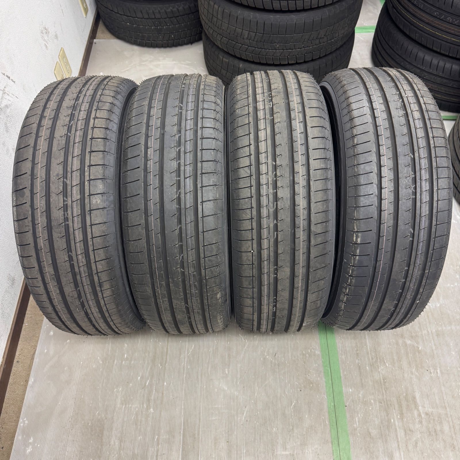 新品外し ヨコハマ アドバン V61 225/60R17 2026年 レクサス LBX アルファード ヴェルファイア XV