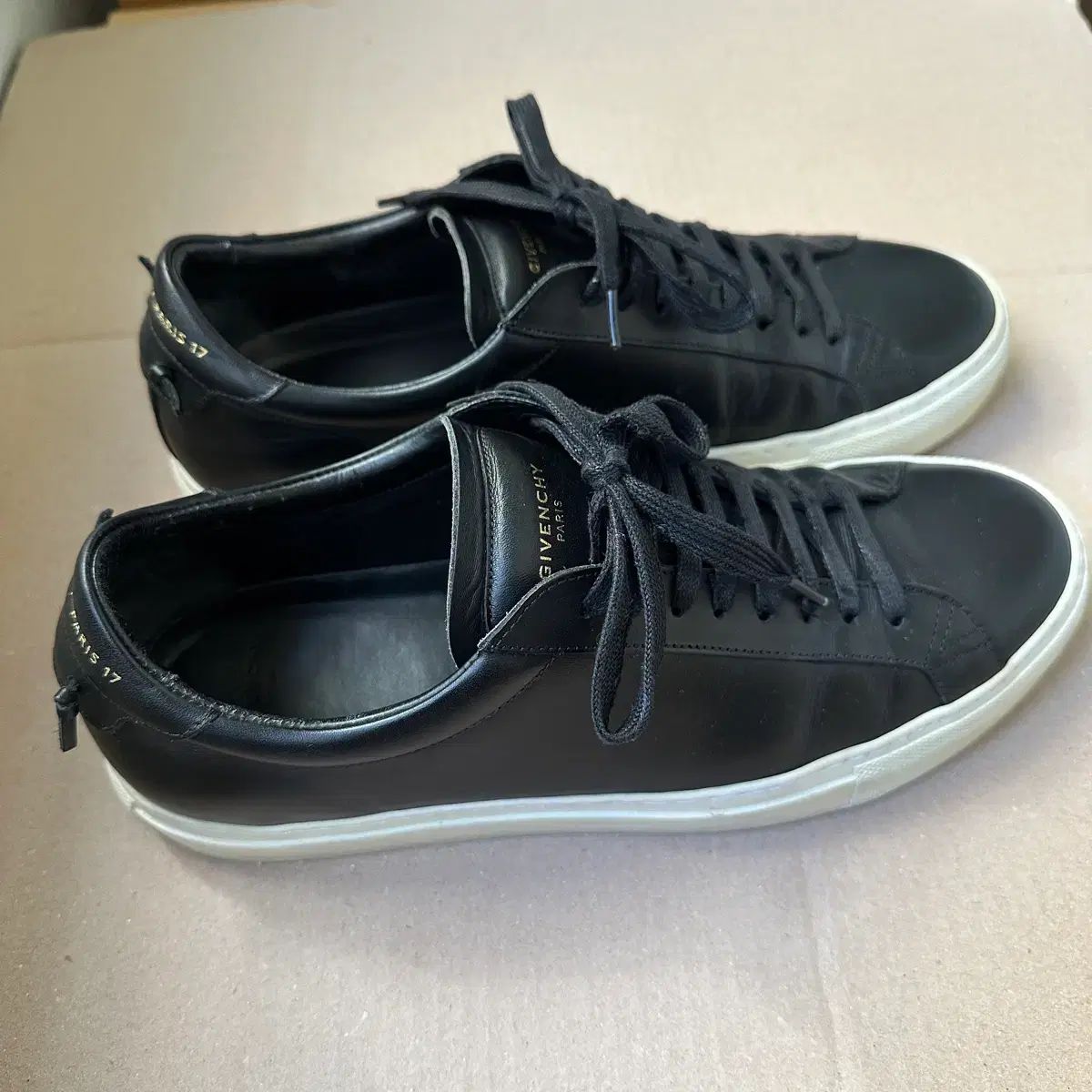 Givenchy ジバンシィ スニーカー