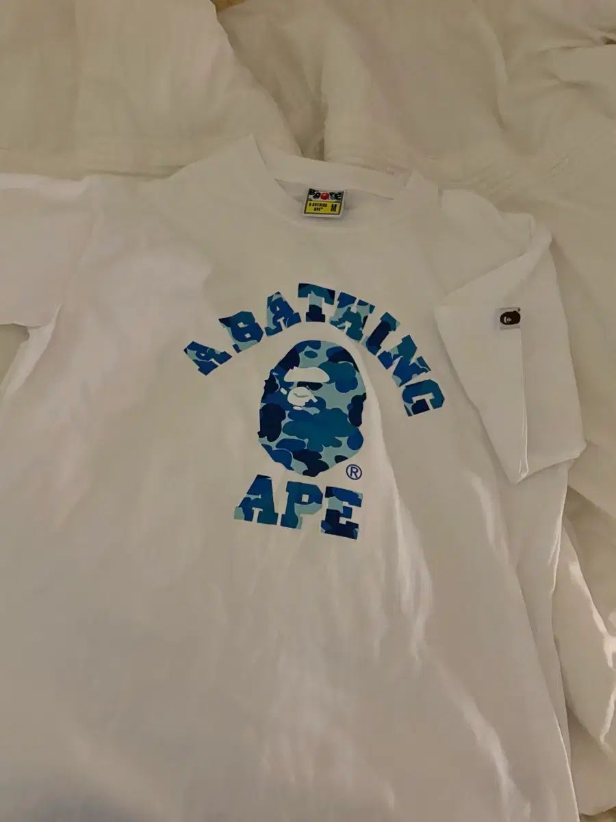 A BATHING APE カモフラージュ カレッジ Tシャツ 白 ブルー