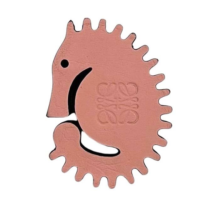 ロエベ バッグチャーム ピンクベージュ ブラウン アナグラム