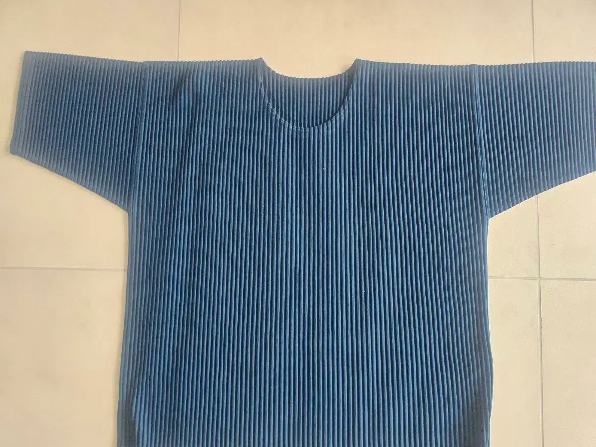 オムプリッセ 半袖Tシャツ 出品