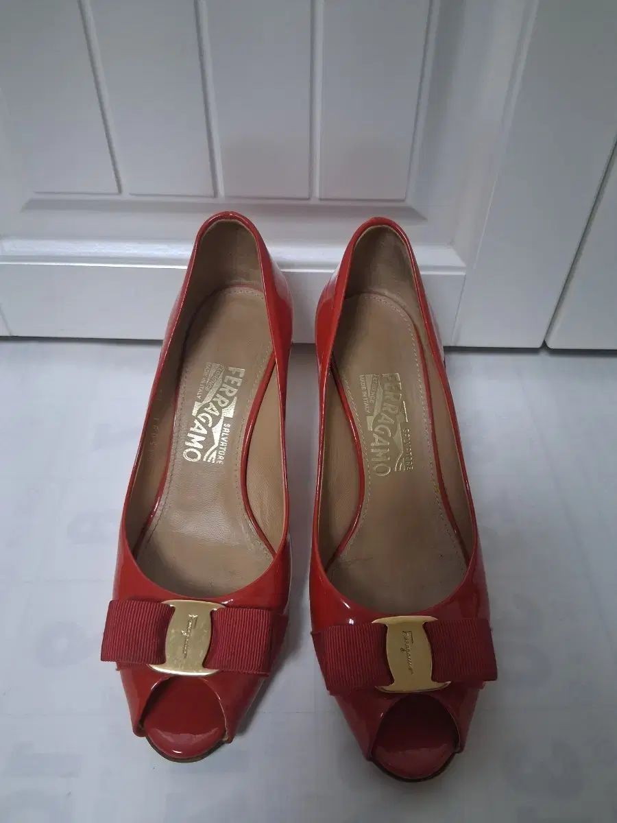 FERRAGAMO フェラガモ ペンダントオープン トゥ パンプス 235