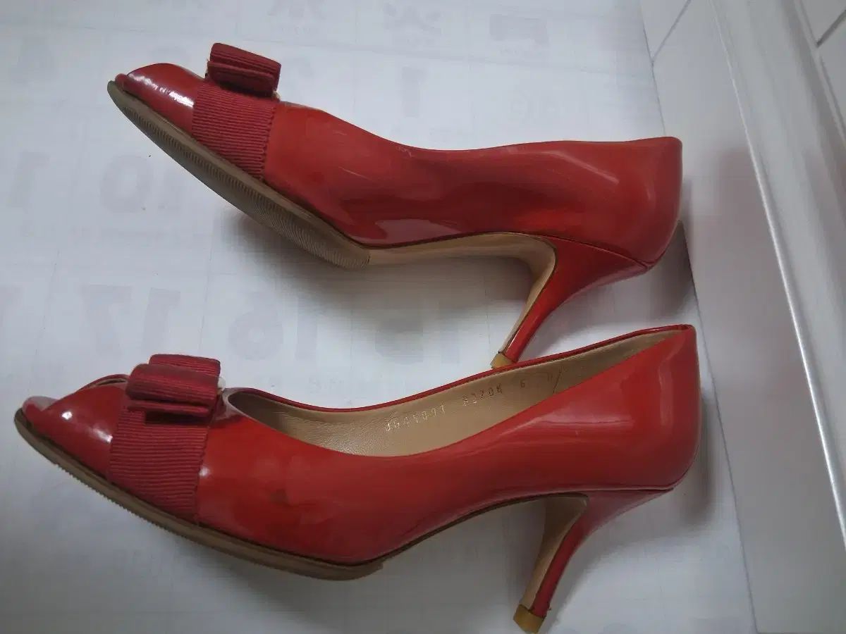 FERRAGAMO フェラガモ ペンダントオープン トゥ パンプス 235 FERRAGAMO フェラガモ ペンダントオープン トゥ パンプス 235