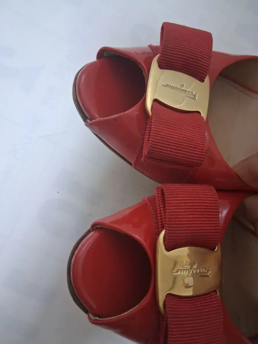 FERRAGAMO フェラガモ ペンダントオープン トゥ パンプス 235 FERRAGAMO フェラガモ ペンダントオープン トゥ パンプス 235