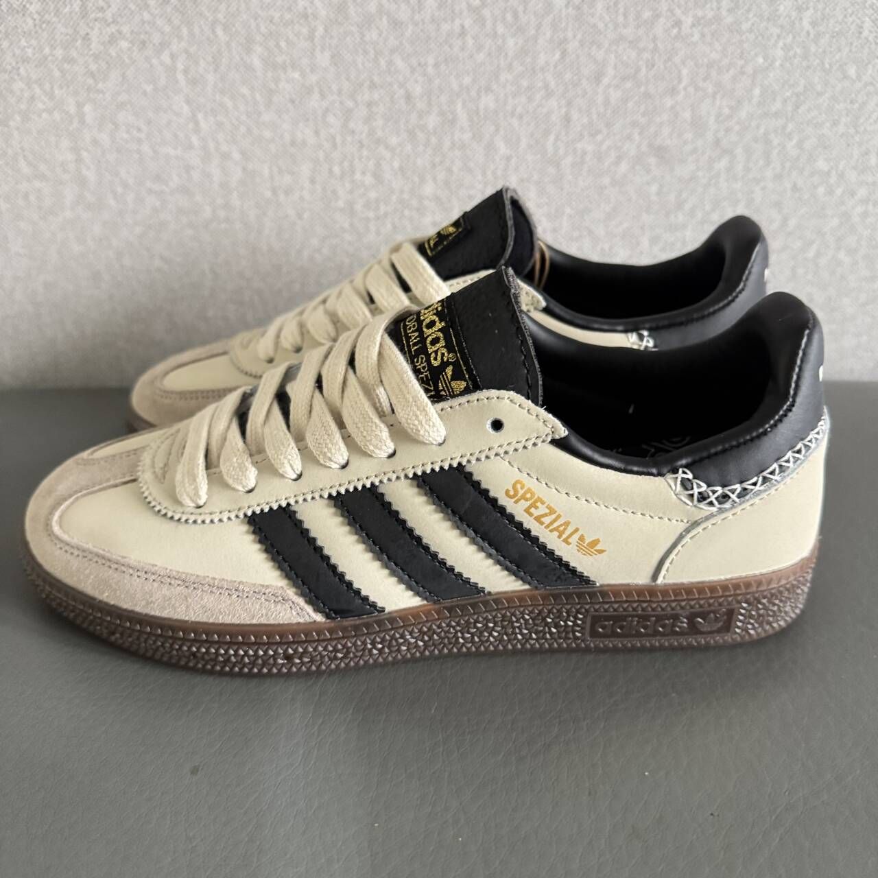 adidas originals HANDBALL SPEZIAL スニーカー シューズ 男女兼用 アディダス ローカットスニーカー スポーツシューズ カジュアルシューズ 防滑 箱付き ベージュ＆ブラック