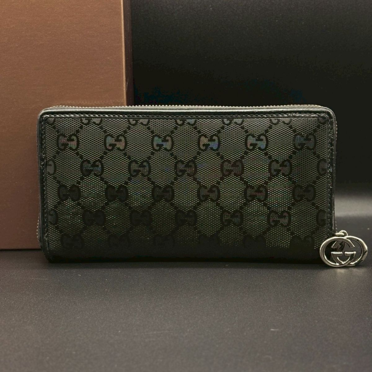 【黒に余白を残す】　GUCCI　長財布 GGインプリメ ラウンドファスナーGG柄 インターロッキング 12カード　ブラック