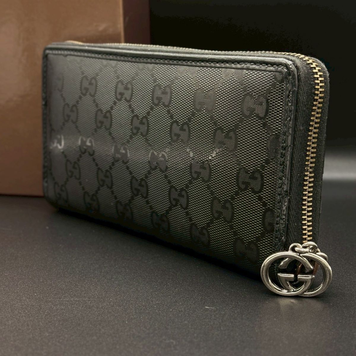【黒に余白を残す】　GUCCI　長財布 GGインプリメ ラウンドファスナーGG柄 インターロッキング 12カード　ブラック