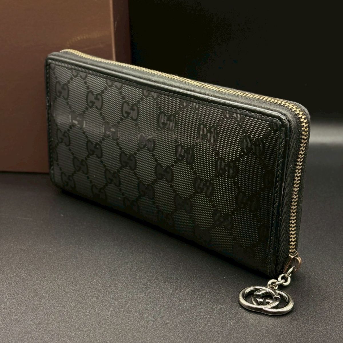 【黒に余白を残す】　GUCCI　長財布 GGインプリメ ラウンドファスナーGG柄 インターロッキング 12カード　ブラック