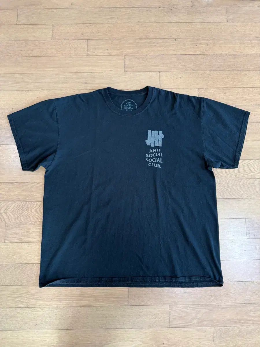 XXL Anti Social Social Club(アンチソーシャルソーシャルクラブ) x UNDEFEATED(アンディフィーテッド) 半袖 Tシャツ ブラック