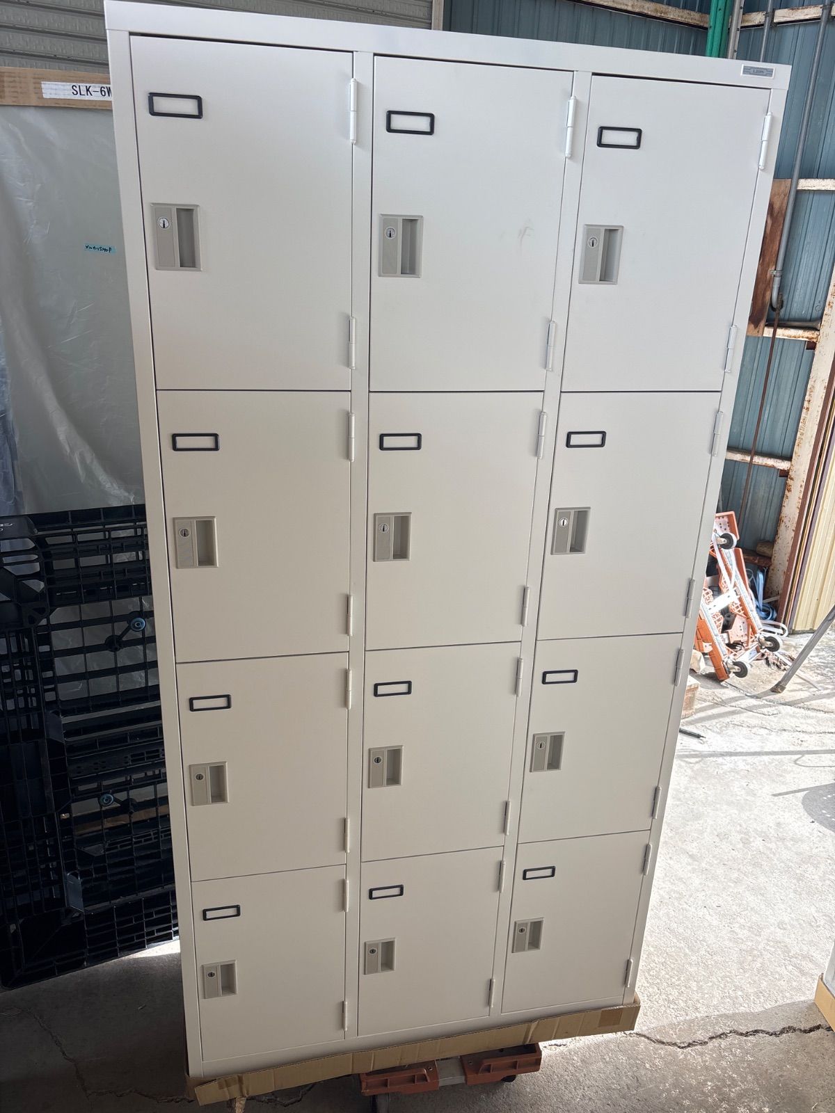 直接引取限定　ライオン事務器　12人用ロッカー　シリンダー錠