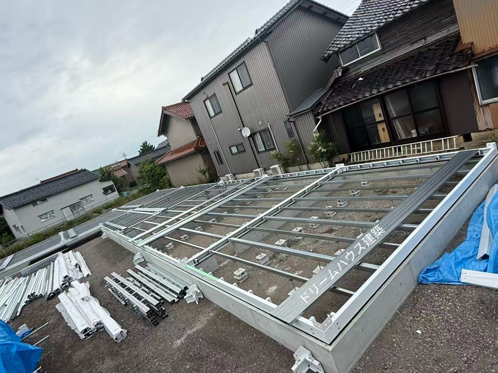 4X6X2.8m 7棟連結プレハブハウス L字 事務所 店舗 休憩室 - メルカリ