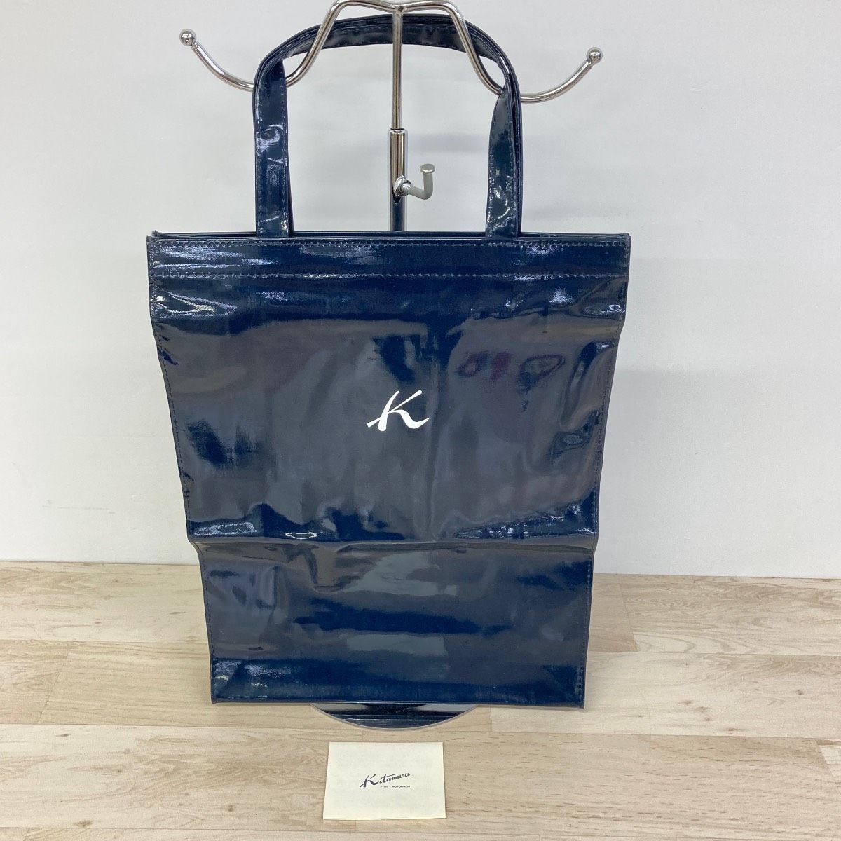 美品 キタムラ/Kitamura トートバッグ ネイビー エナメル調 Kロゴ