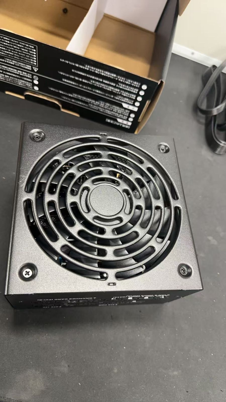 玄人志向 750W 80PLUS GOLD電源 未使用に近い - メルカリ
