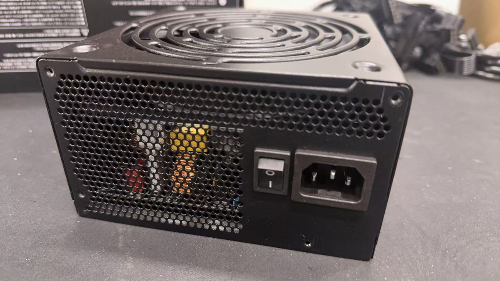玄人志向 750W 80PLUS GOLD電源 未使用に近い - メルカリ