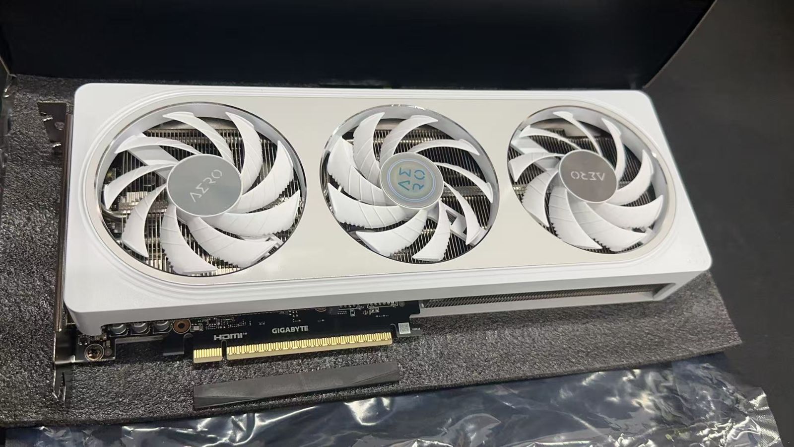 GIGABYTE RTX 5060 Ti AERO OC 8GB GDDR7 未使用に近い - メルカリ
