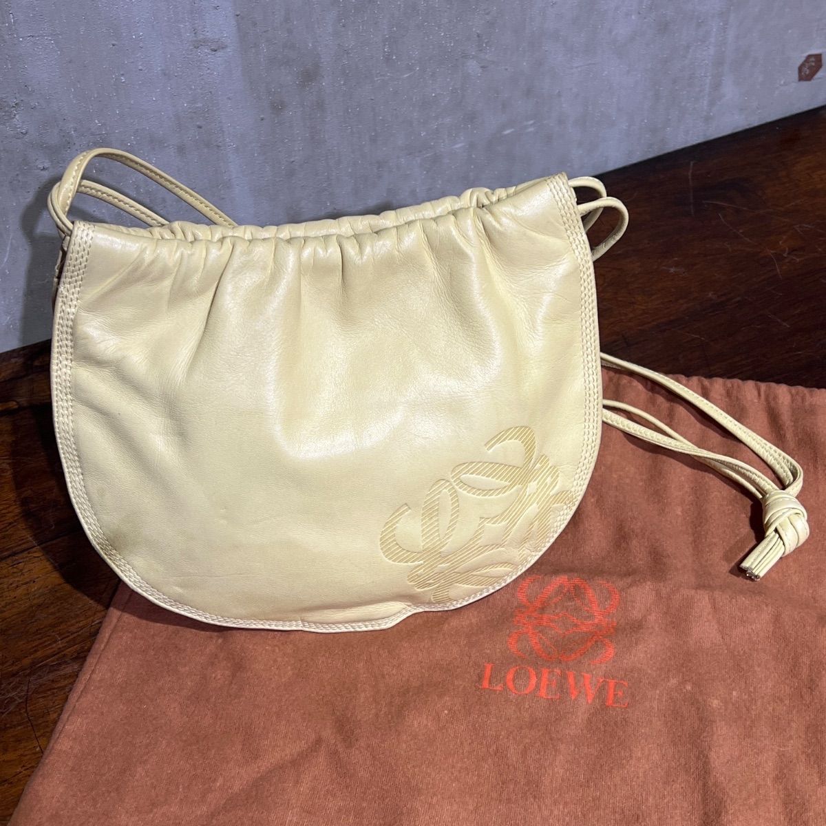 ヴィンテージ ロエベ　LOEWE　アナグラムロゴ　ナッパレザー　ショルダーバッグ　ポシェット