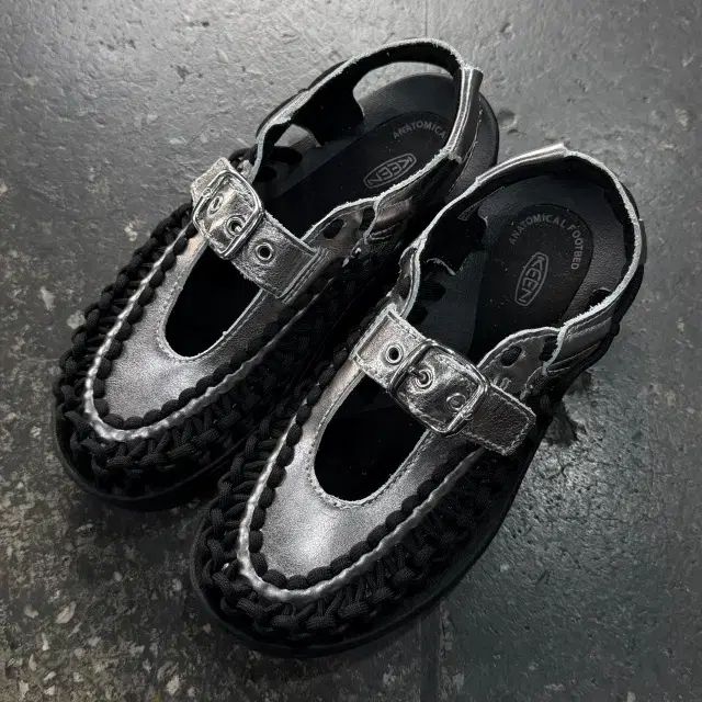 230 keen キーン ユニーク フラットフォーム メリージェーン シルバー