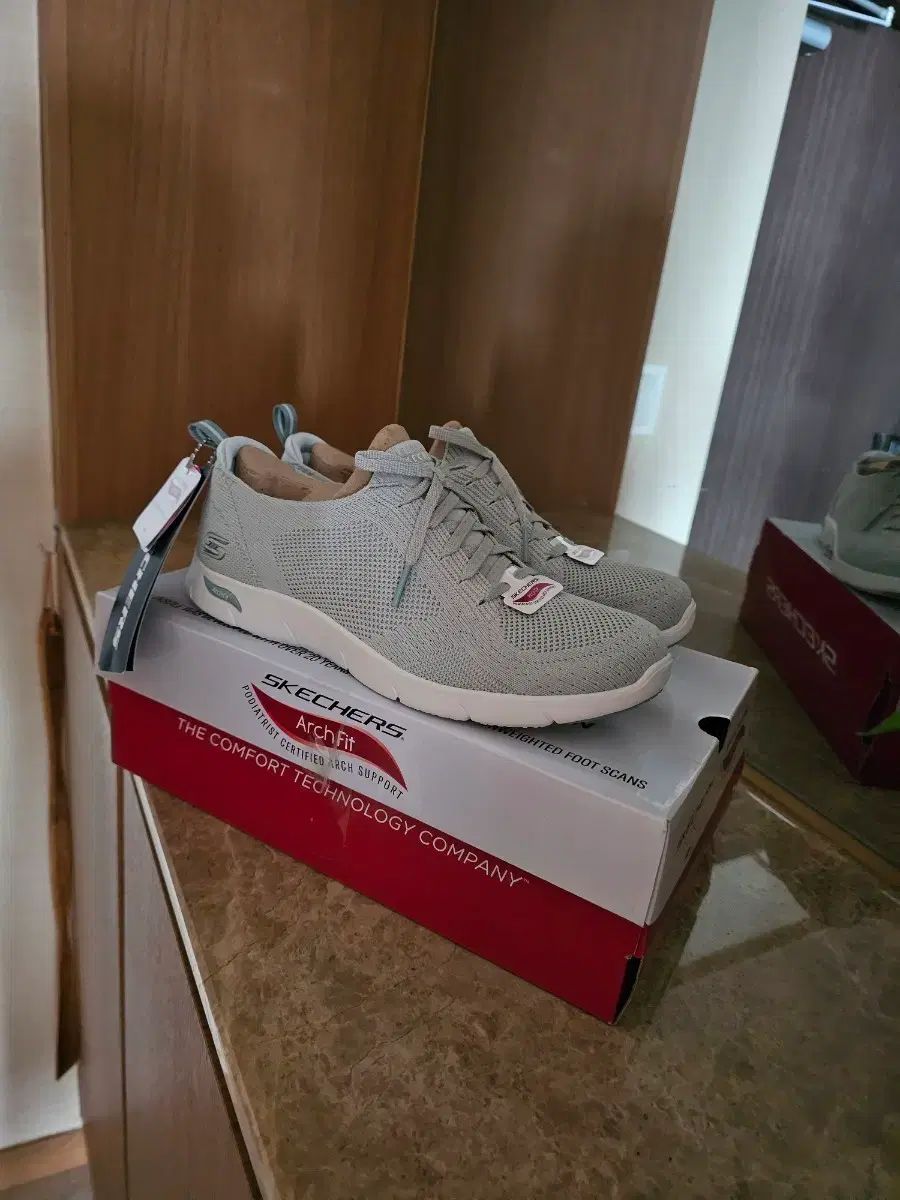 (新品) SKECHERS スケッチャーズ アーチフィット レディース スニーカー