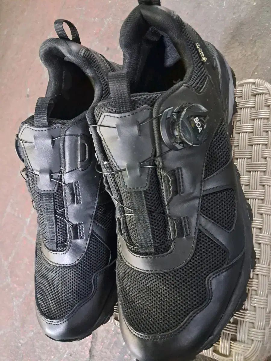 (株)ヴァラブラック (BLACK YAK ブラックヤク)GORE-TEX ゴアテックス トレッキングシューズ 275/280