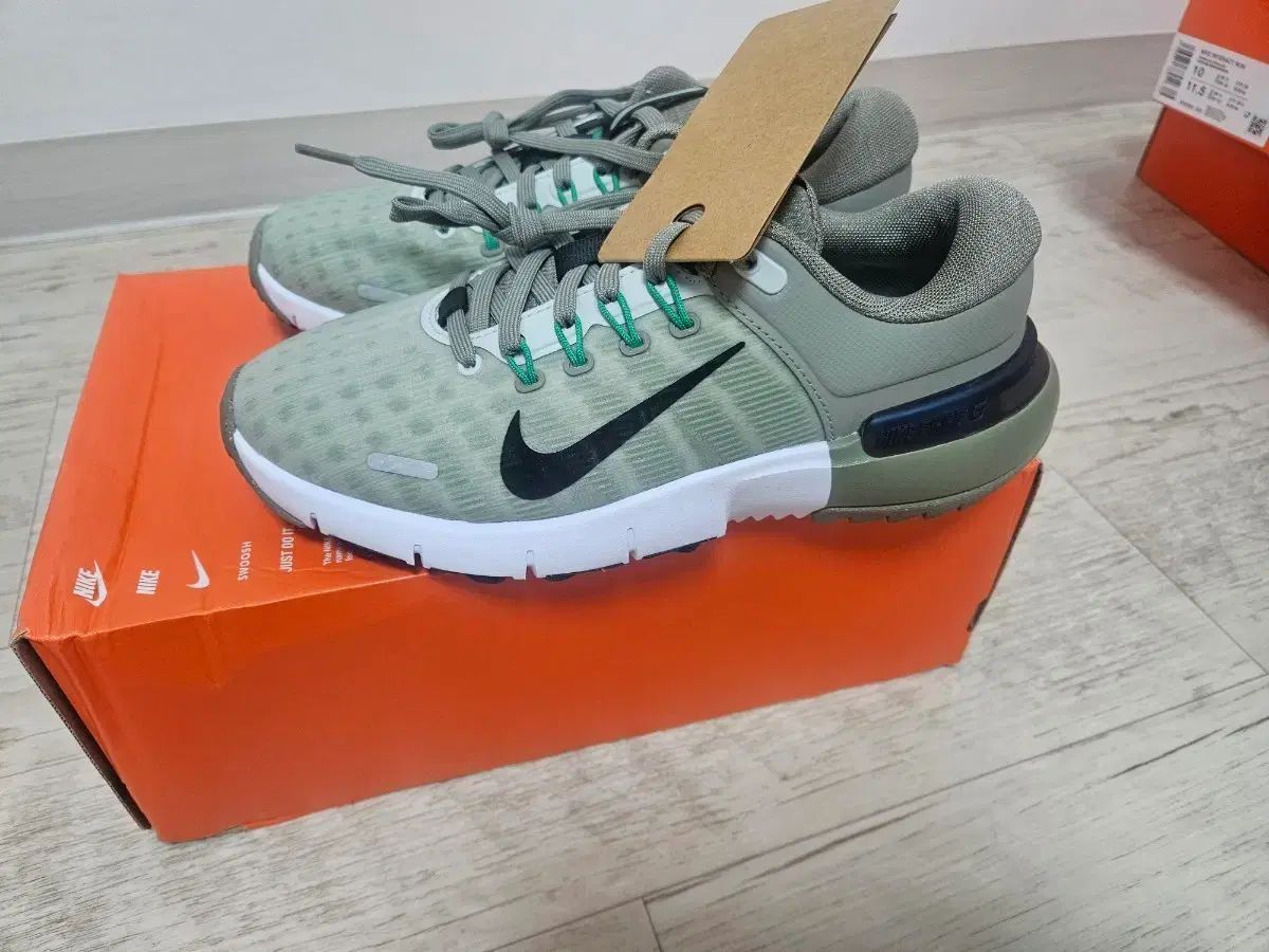 NIKE ナイキ ゴルフシューズ 245 カーキ色