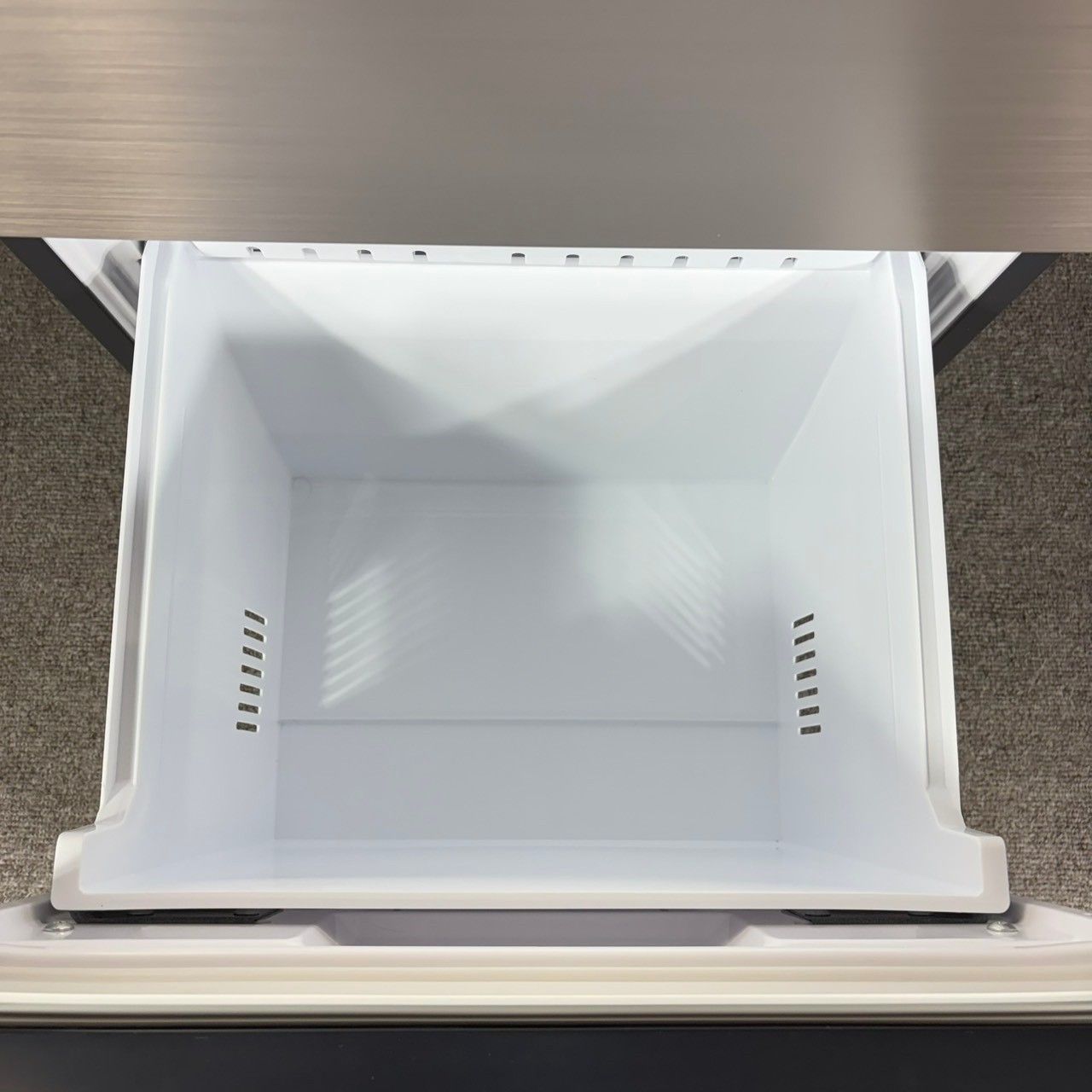 2024年製】 美品 HITACHI 日立 3ドア 冷凍冷蔵庫 R-V32TV 315L - メルカリ