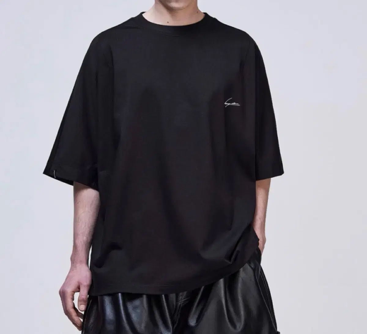 ソンジオ コレクション カーブ ドールマン Tシャツ ブラック SH3TS738BK