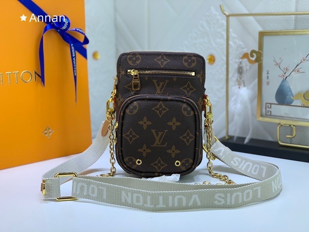 LOUIS VUITTON (ルイヴィトン) ショルダーバッグ モノグラム ユーティリティ クロスボディ ブラウン M80746
