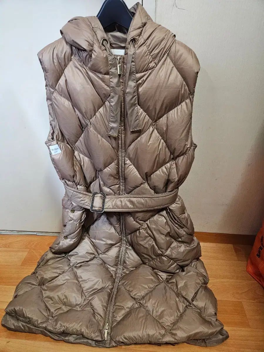 it40) MAX MARA マックスマーラ ザ・キューブ トレジル キャメル ダウンジャケット ロング丈 ベスト