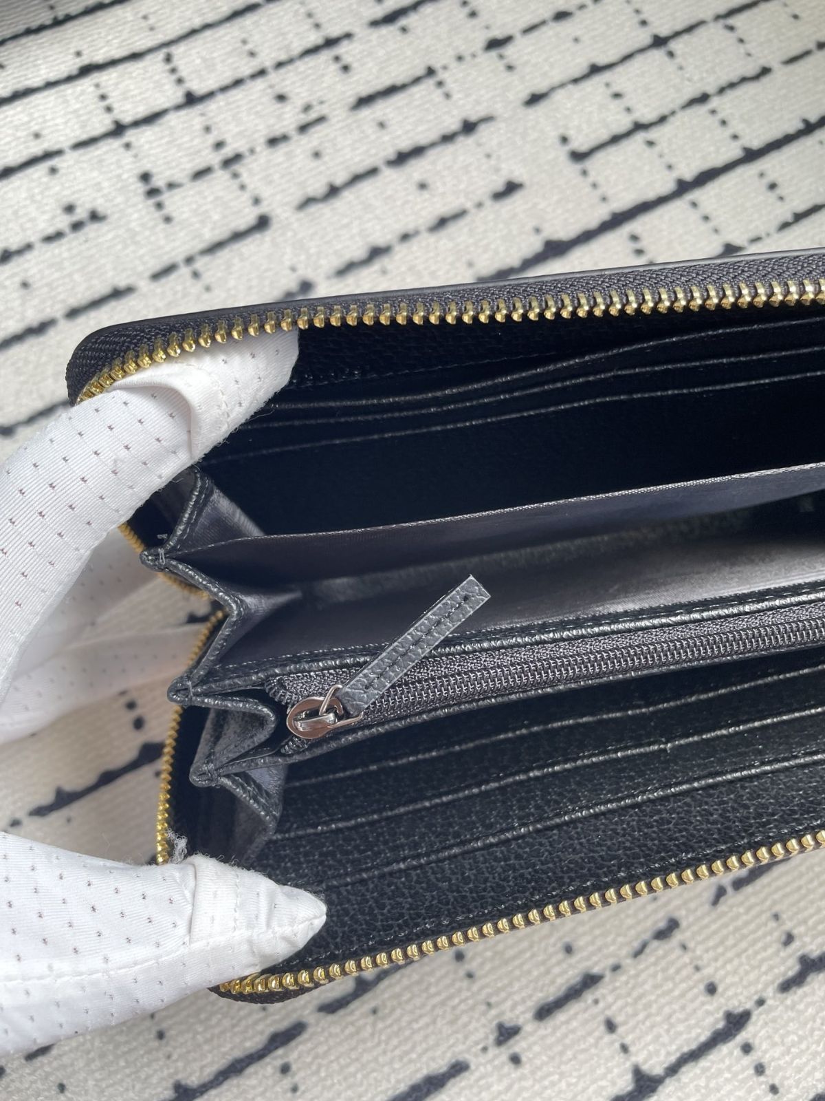 お洒落 即完売 GUCCI グッチ ウォレット 小銭入れ お洒落 即完売 GUCCI グッチ ウォレット 小銭入れ