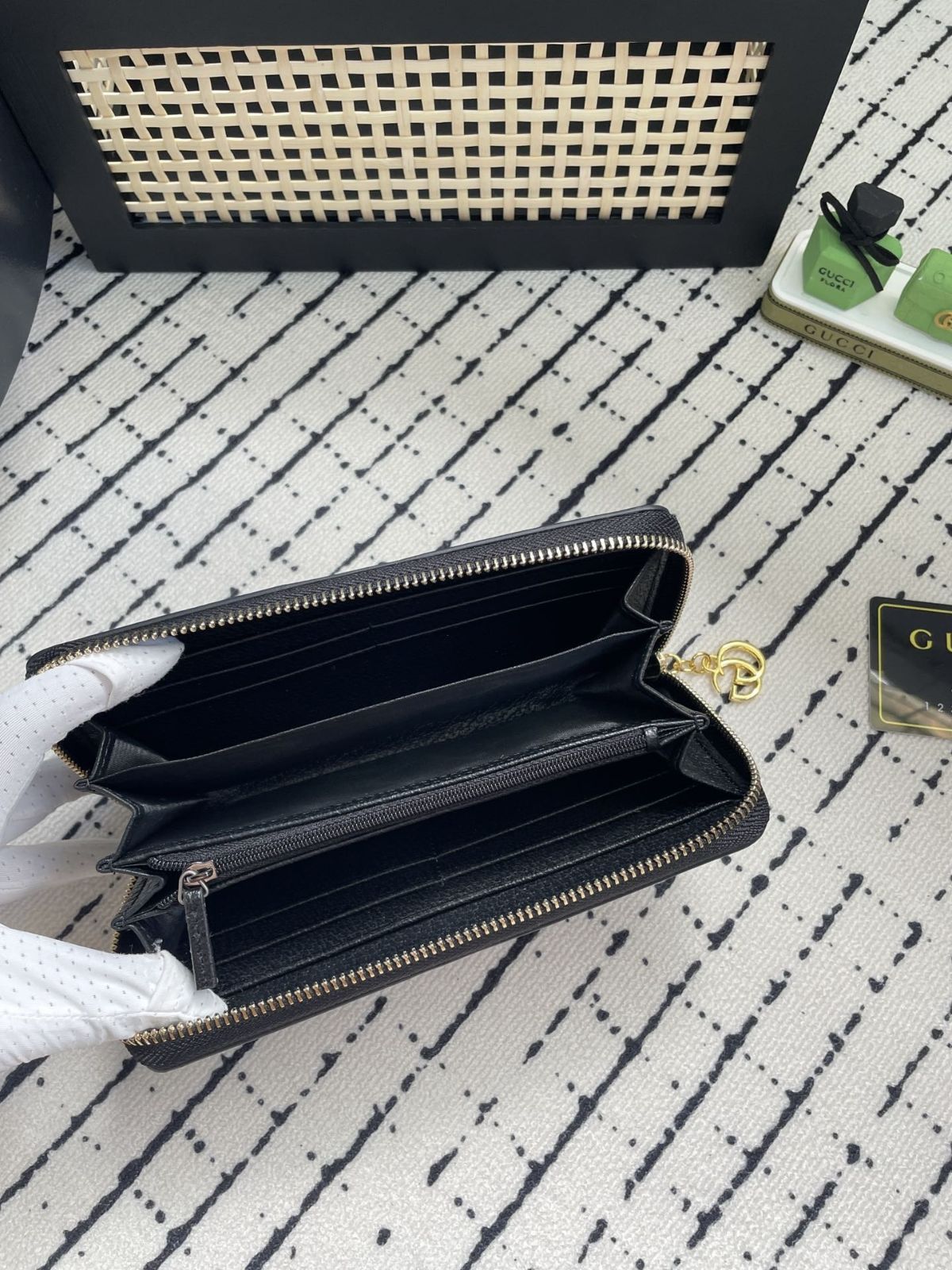 お洒落 即完売 GUCCI グッチ ウォレット 小銭入れ お洒落 即完売 GUCCI グッチ ウォレット 小銭入れ