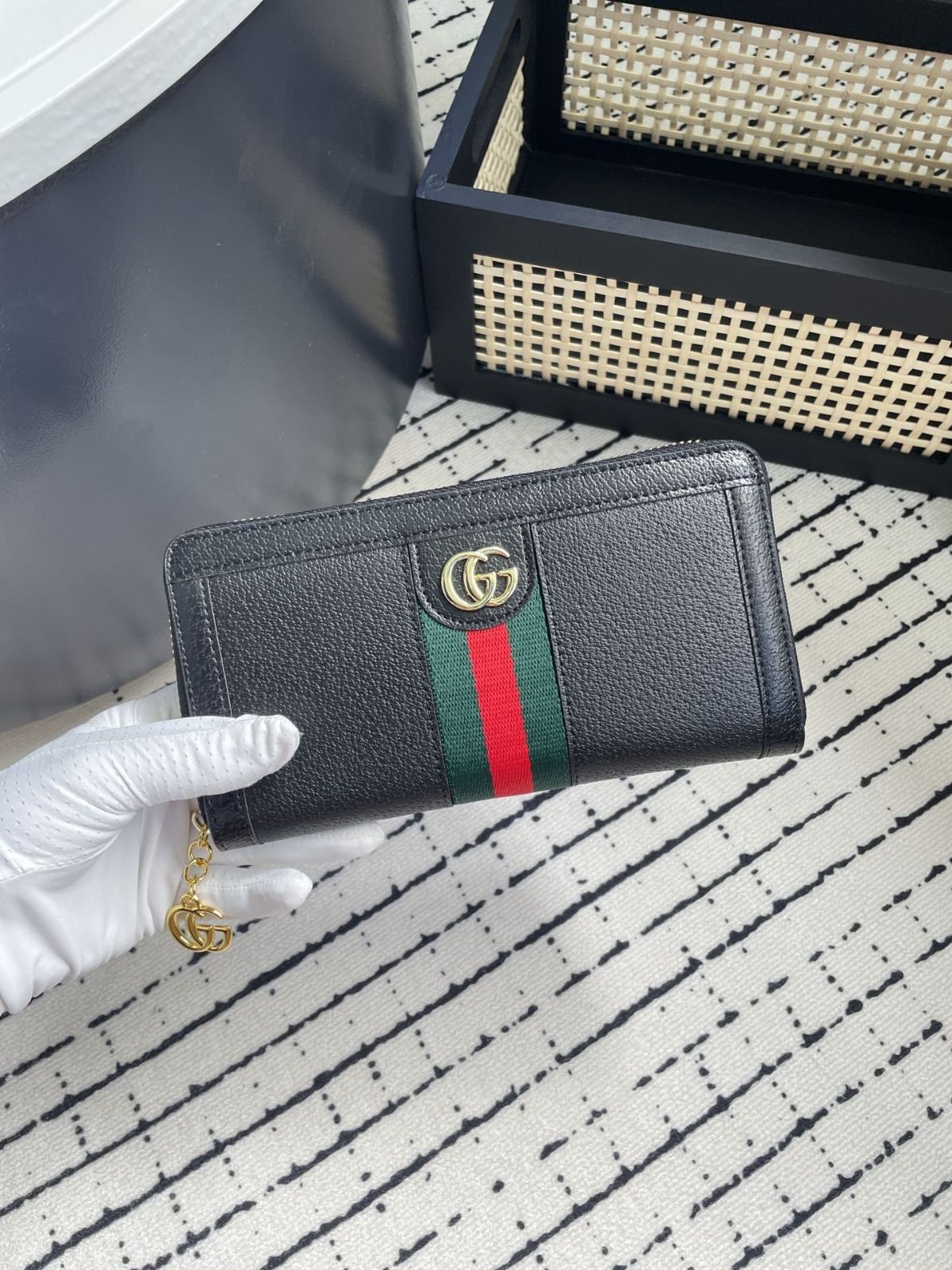 お洒落 即完売 GUCCI グッチ ウォレット 小銭入れ お洒落 即完売 GUCCI グッチ ウォレット 小銭入れ