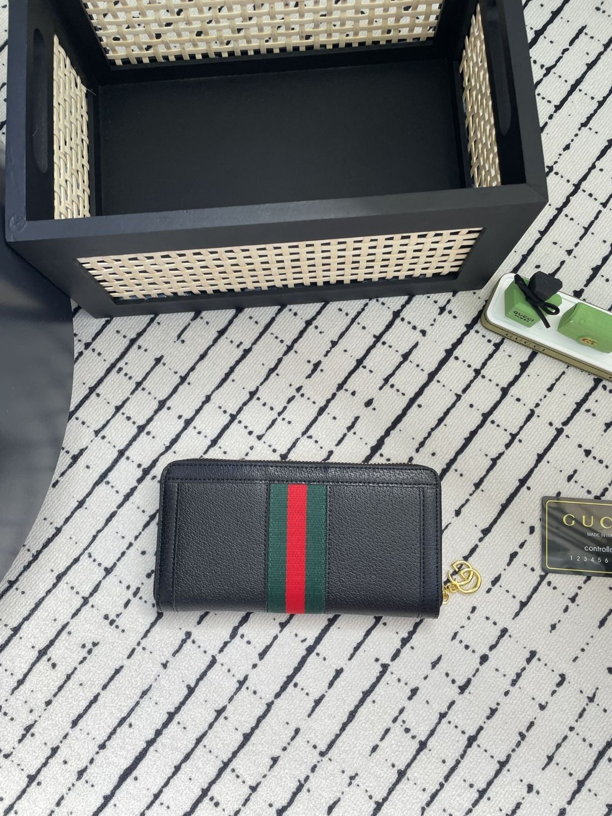 お洒落 即完売 GUCCI グッチ ウォレット 小銭入れ お洒落 即完売 GUCCI グッチ ウォレット 小銭入れ