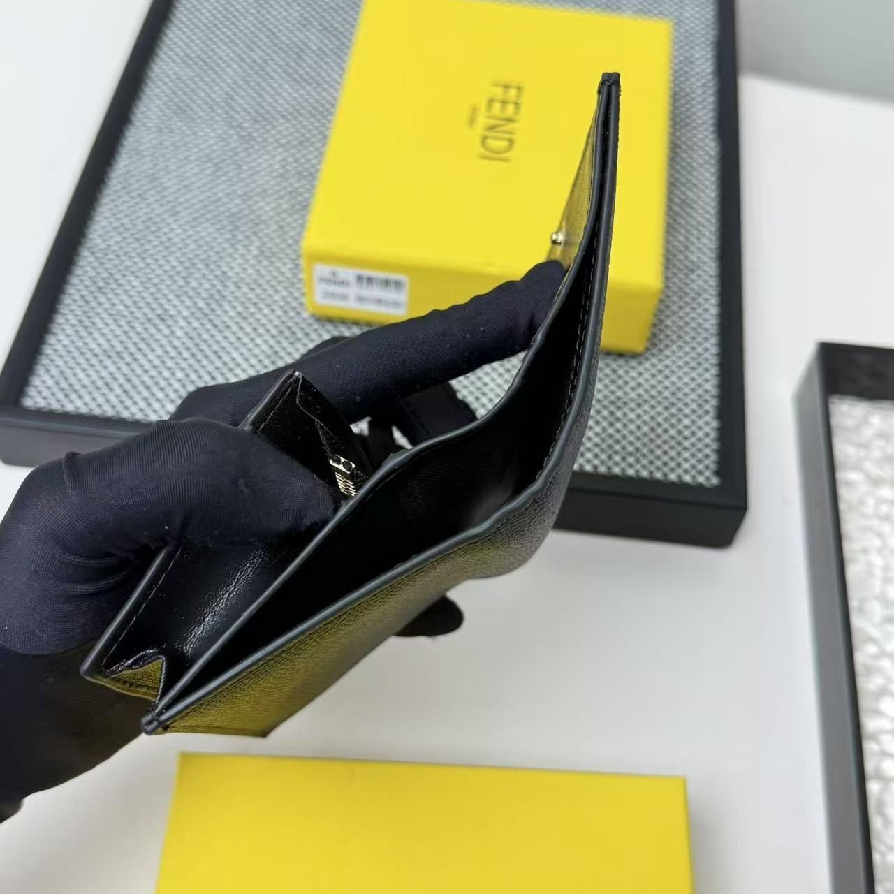 高級美品 状態良 FENDI　フェンディ折り財布 小銭入れ