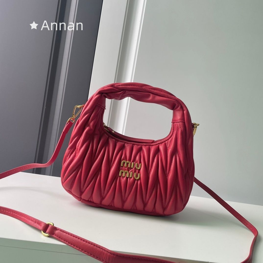限定価格 本日特価 本日限定！送料込☆ 良品 レディース MIUMIUミュウミュウ ショルダーバッグ