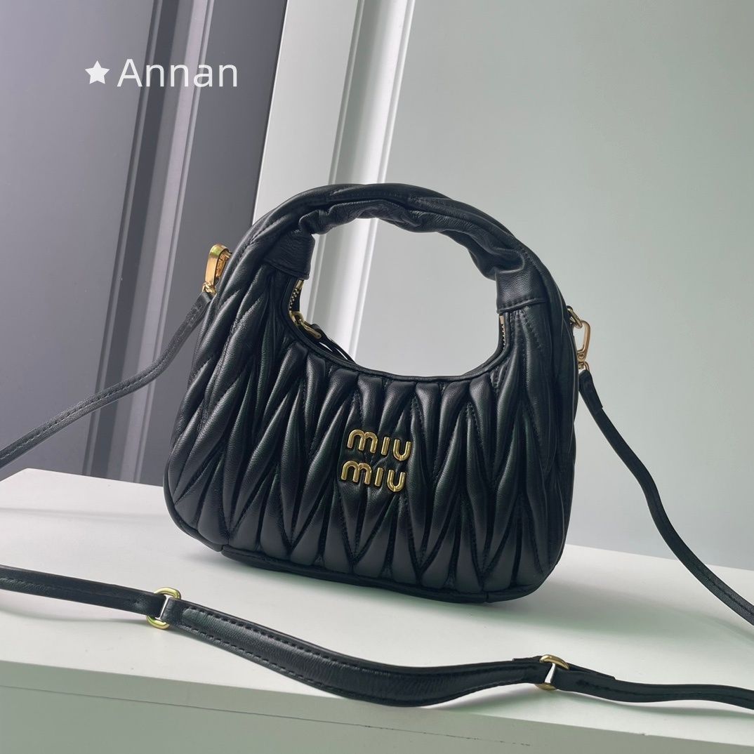本日特価 本日限定！送料込☆ 良品レディース MIUMIUミュウミュウ ショルダーバッグ